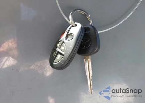 2012 Toyota Sienna Xle V6 8 Passenger z USA, uszkodzony, nr VIN 5TDYK3DC7CS203553